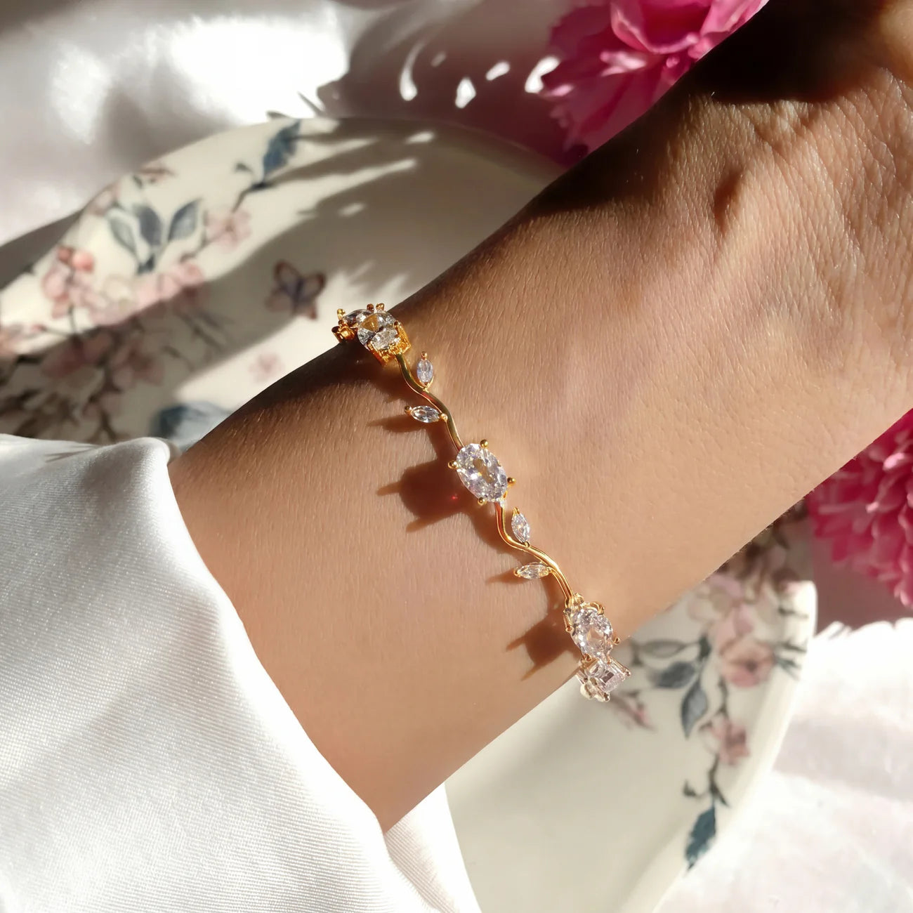 Tulip Flower Bracelet | Trendy & Elegant Women’s Bracelet.