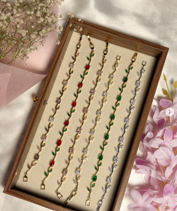 Tulip Flower Bracelet | Trendy & Elegant Women’s Bracelet.