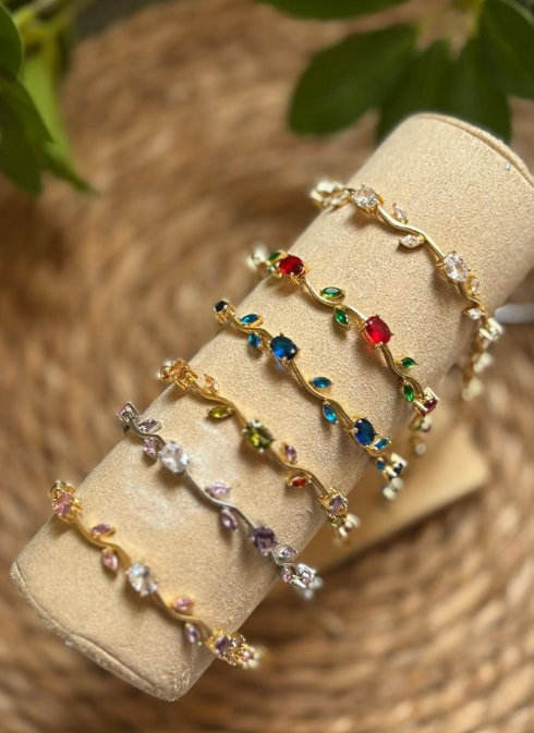 Tulip Flower Bracelet | Trendy & Elegant Women’s Bracelet.